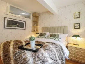256 London Road - Room
