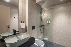M17 Studios & Suites in the Heart of Athens - Bathroom