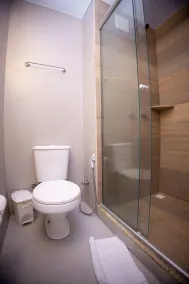 Hotel 10 Joinville - Bathroom