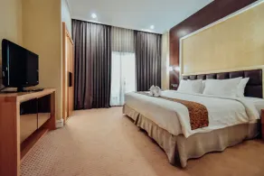 Surabaya Suites Hotel Powered by Archipelago - Room