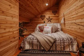 Treehouse on the Water -Eagles Nest-20 ft high - Room