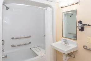Baymont by Wyndham Bonita Springs - Salle de bain