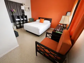 Orange Motel - Room