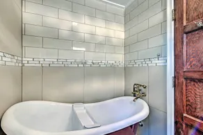 Hot Tub & Mtn Views: Expansive Hazleton Retreat - Interiör