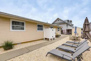 Walk to Beach! Pet-friendly Getaway in Lavallette - Interni