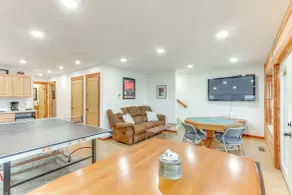 Cabin on Beaver Lake w/ Views & Furnished Deck! - Interiør