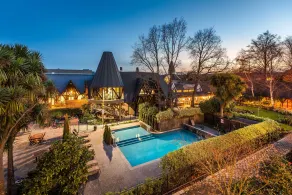 Chateau on the Park - Christchurch, a DoubleTree by Hilton - Piscine