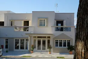 Dialinas Apartments - Entrada (vista interna)