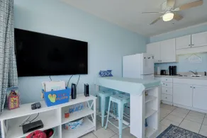 Oceanfront Ground Floor • Walk to Shops • Steps to Sand • Grand Strand I 1 - Interiör
