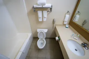 Quality Inn & Suites Monroeville - Bad