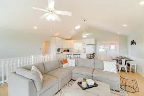 Spacious Yellville Retreat w/ Deck & Balcony - Interiør