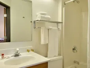 Super 8 by Wyndham Morgantown - Chambre