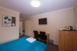 3 Sisters Motel - Room