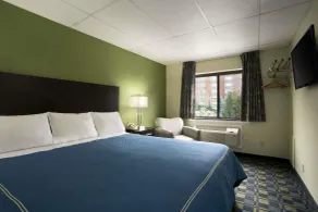 Travelodge by Wyndham Cleveland Lakewood - Chambre