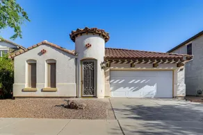 Poolside Oasis: Group-friendly Getaway in Phoenix! - Interior