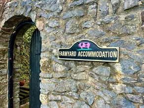 Farmyard Inn - Lobby