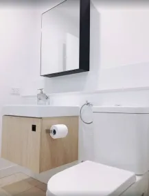 Spacious City Escape With Pool, Gym & Free Parking - Salle de bain