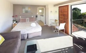 Onetangi Beach Apartments - Chambre