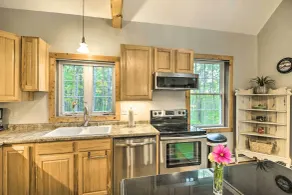 Secluded New Durham Home w/ Mtn & Lake Views! - Interiör
