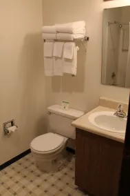 Quality Inn & Suites Goldendale - Badezimmer