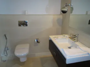 Hotel Divine Paradise - Bathroom