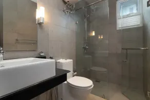 Oceanfront Condos Nilaveli by ICC - Salle de bain