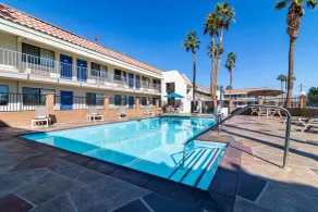 Rodeway Inn & Suites Rancho Mirage - Palm Desert Area - Piscine