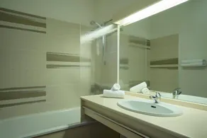 The Originals Boutique, Hôtel Admiral's, Les Sables-d'Olonne - Bathroom