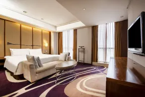 Holiday Inn Qingdao City Center by IHG - Room