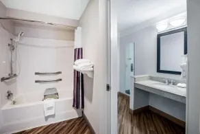 La Quinta by Wyndham Houston Baytown East - Salle de bain