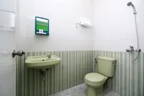 OYO 1815 Gatsu Residence - Baño