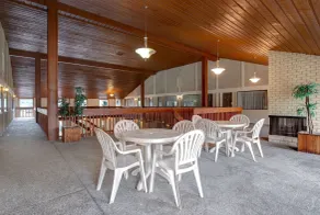 Days Inn by Wyndham Vernon - Piscine