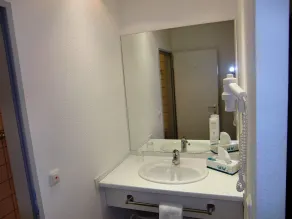 Center Hotel Drive Inn - Bathroom