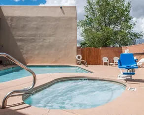 Econo Lodge Inn & Suites Santa Fe South - Piscine