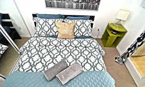 Toronto Escape - The Ruby Pink Suite - Rom