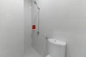 RedDoorz Plus @ Kapuk Business Park - Bathroom