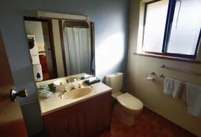 Beachport Motor Inn - Bathroom