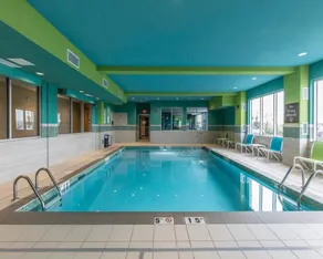 Comfort Inn & Suites Airport North - Piscine