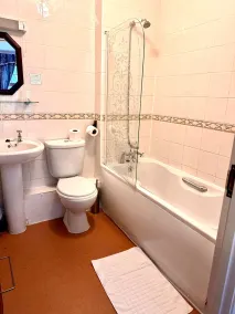 The Shurland Hotel - Bathroom