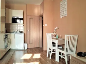 Anděl Apartments - Essbereich im Zimmer