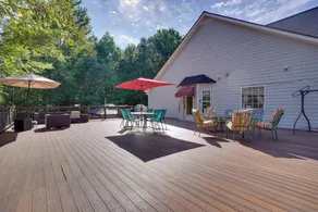 Hot Tub & Deck! Loganville Group Retreat - Innvendig