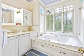 Bethany Manor Bed & Breakfast - Bathroom