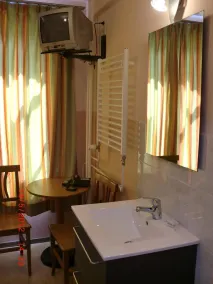 Budget Hotel Neutraal - Bathroom