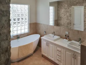 Airport B&B - Bathroom