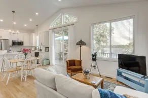 New Home, Fall Foliage, Nearby Vineyard - Intérieur