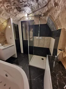 Luxe Caché Balnéo et Sauna Privés - 372 - Salle de bain