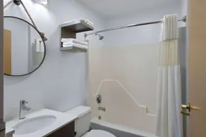 Super 8 by Wyndham Harbison/Parkridge Hospital - Salle de bain