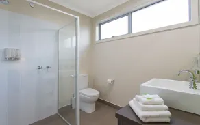 Comfort Inn & Suites Warragul - Bathroom