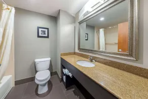 Best Western Plus Midwest City Inn & Suites - Salle de bain