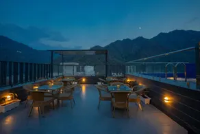 Perfectstayz Premium Laxmi Heritage with Rooftop Pool & Cafe - Restaurant